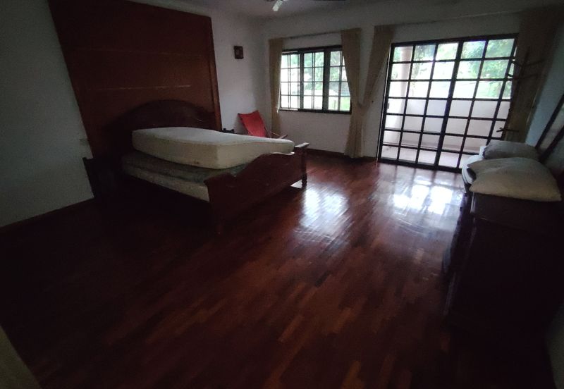 Oug / Taman Yarl Gated Guarded Bungalow For Sale