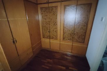 Oug / Taman Yarl Gated Guarded Bungalow For Sale