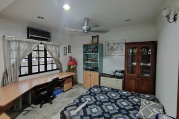 Oug / Taman Yarl Gated Guarded Bungalow For Sale