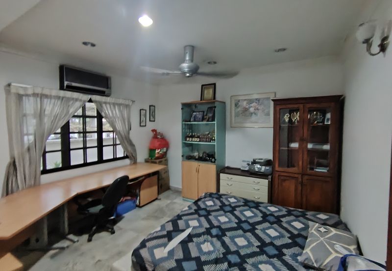 Oug / Taman Yarl Gated Guarded Bungalow For Sale