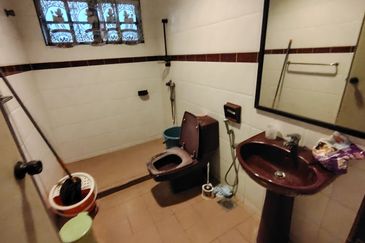 Oug / Taman Yarl Gated Guarded Bungalow For Sale