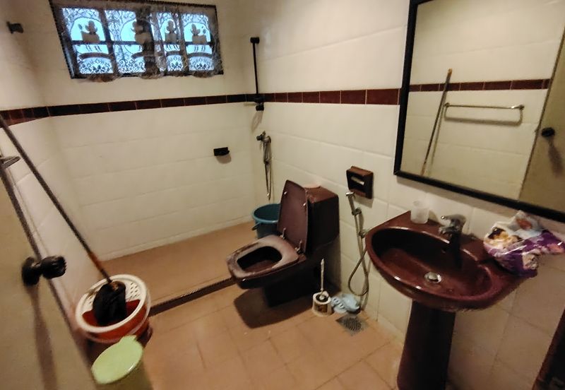 Oug / Taman Yarl Gated Guarded Bungalow For Sale