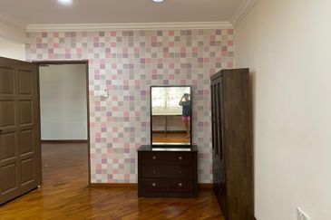 Oug / Happy Garden Gated Guarded 3 Storey Terrace House For Sale