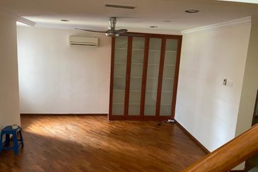 Oug / Happy Garden Gated Guarded 3 Storey Terrace House For Sale