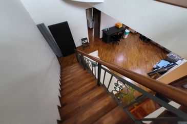 Oug / Happy Garden Gated Guarded 3 Storey Terrace House For Sale