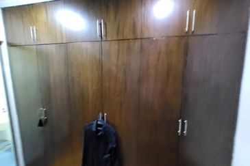 Oug / Happy Garden Gated Guarded 3 Storey Terrace House For Sale