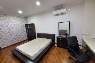 Oug / Happy Garden Gated Guarded 3 Storey Terrace House For Sale