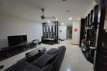 Oug / Happy Garden Gated Guarded 3 Storey Terrace House For Sale