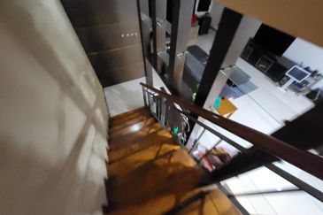 Oug / Happy Garden Gated Guarded 3 Storey Terrace House For Sale