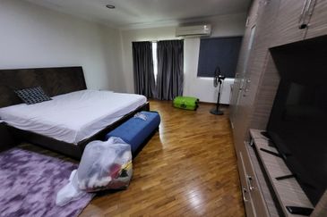 Oug / Happy Garden Gated Guarded 3 Storey Terrace House For Sale