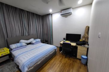 Oug / Taman Yarl 3 Storey Semi D Well Renovated For Sale