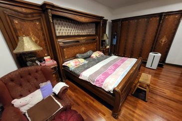 Oug / Taman Yarl 3 Storey Semi D Well Renovated For Sale