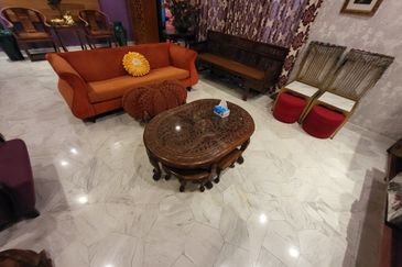 Oug / Taman Yarl 3 Storey Semi D Well Renovated For Sale