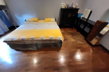 Oug / Taman Yarl 3 Storey Semi D Well Renovated For Sale