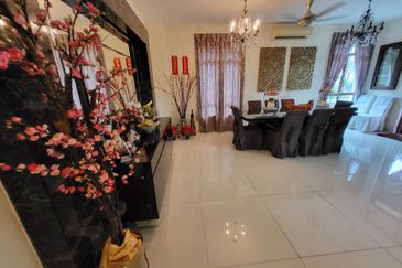 Oug / Taman Yarl 3 Storey Semi D Well Renovated For Sale