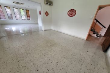 Oug 2 Storey Bungalow Corner House For Rent