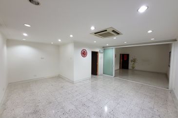 Oug 2 Storey Bungalow Corner House For Rent