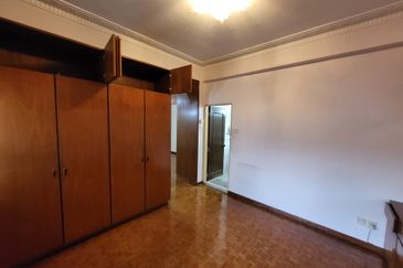 Oug 2 Storey Bungalow Corner House For Rent