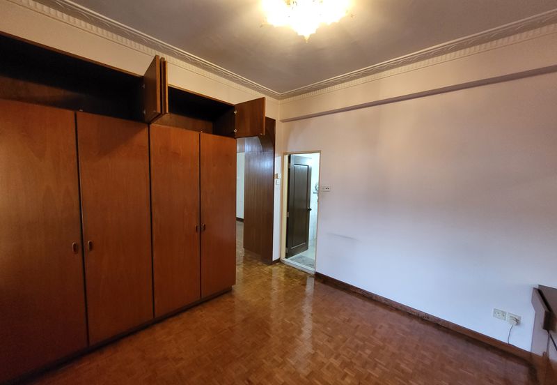 Oug 2 Storey Bungalow Corner House For Rent