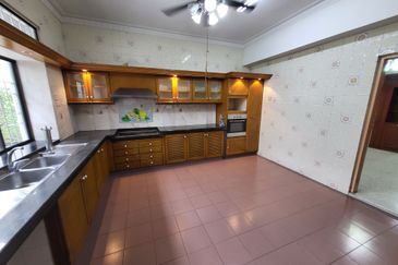 Oug 2 Storey Bungalow Corner House For Rent