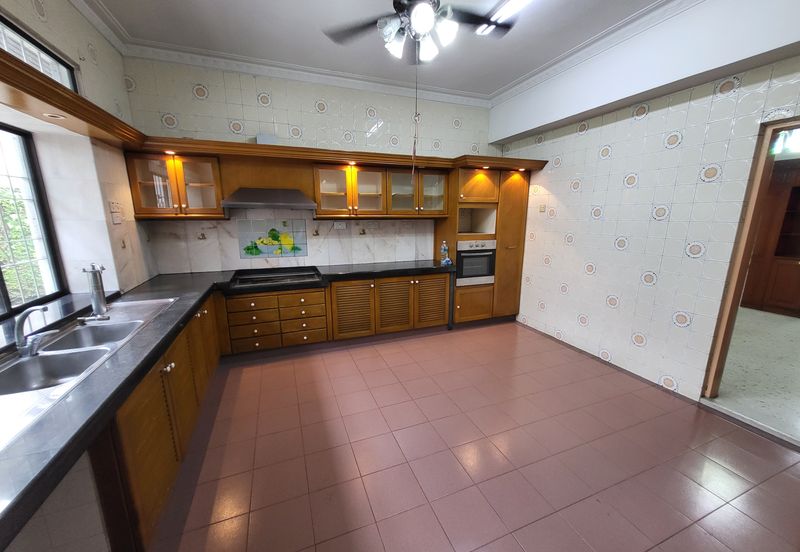 Oug 2 Storey Bungalow Corner House For Rent