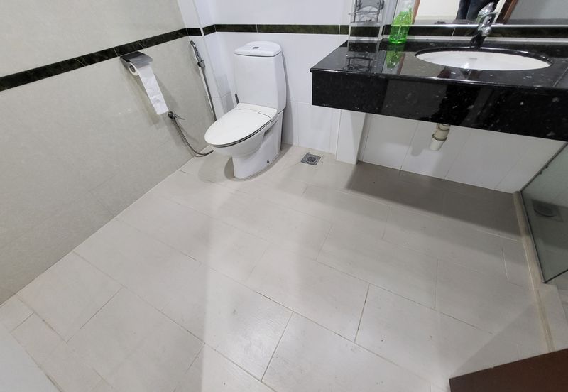 Oug 2 Storey Bungalow Corner House For Rent