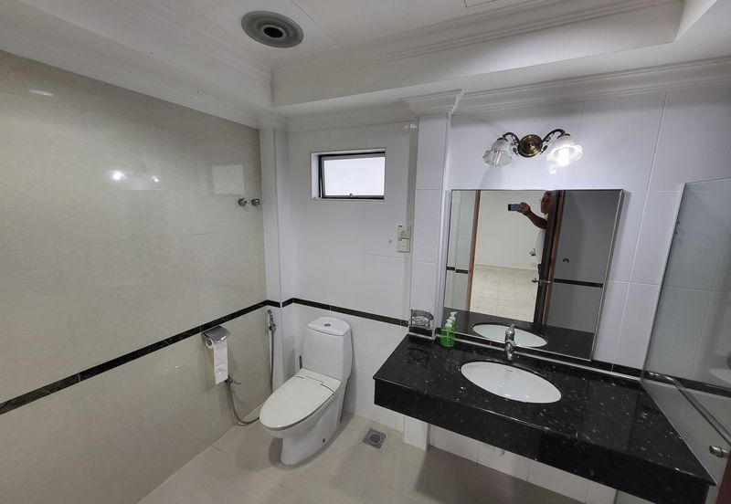 Oug 2 Storey Bungalow Corner House For Rent