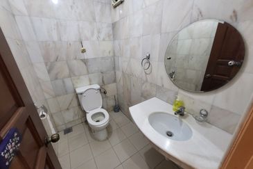 Oug 2 Storey Bungalow Corner House For Rent