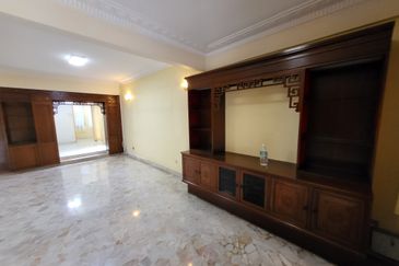 Oug 2 Storey Bungalow Corner House For Rent