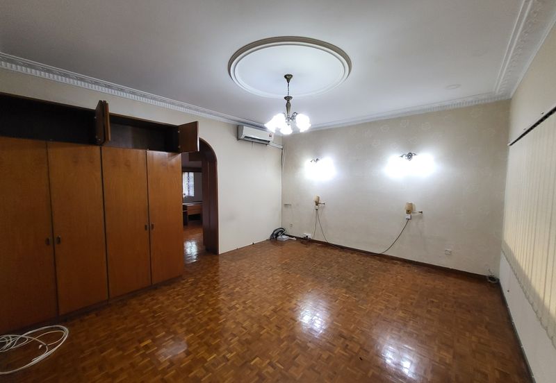 Oug 2 Storey Bungalow Corner House For Rent