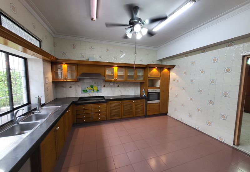 Oug 2 Storey Bungalow Corner House For Rent