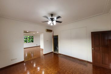 Oug 2 Storey Bungalow Corner House For Rent