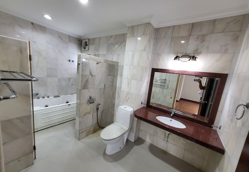 Oug 2 Storey Bungalow Corner House For Rent