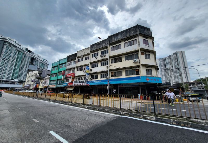 Kuala Lumpur Pudu Facing Main Road 2 Adjoining Shop For Sale