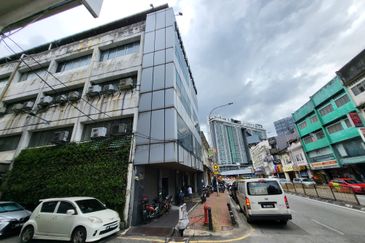 Kuala Lumpur Pudu Facing Main Road 2 Adjoining Shop For Sale