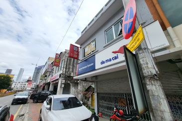 Kuala Lumpur Pudu Facing Main Road 2 Adjoining Shop For Sale