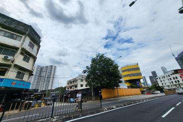 Kuala Lumpur Pudu Facing Main Road 2 Adjoining Shop For Sale