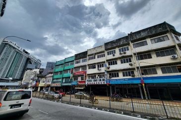 Kuala Lumpur Pudu Facing Main Road 2 Adjoining Shop For Sale