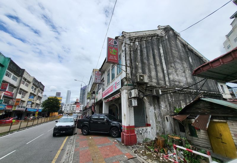 Kuala Lumpur Pudu Facing Main Road 2 Adjoining Shop For Sale