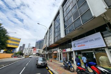 Kuala Lumpur Pudu Facing Main Road 2 Adjoining Shop For Sale