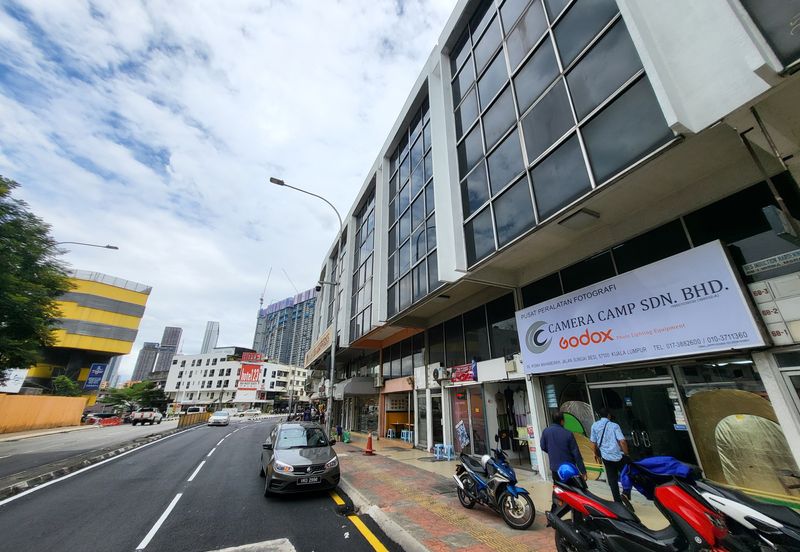 Kuala Lumpur Pudu Facing Main Road 2 Adjoining Shop For Sale