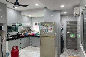 Oug / Happy Garden 2.5 Storey Newly Renovated House for Rent