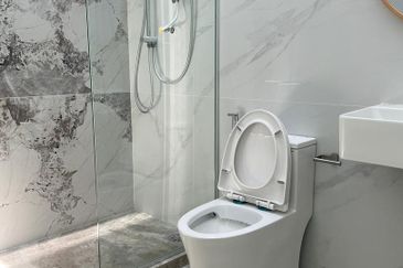 Oug / Happy Garden 2.5 Storey Newly Renovated House for Rent