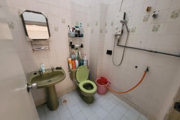 Oug / Happy Garden 2 Storey Gated Guarded Terrace House For Sale