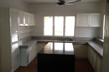 Oug 2 Storey Bungalow For Sale