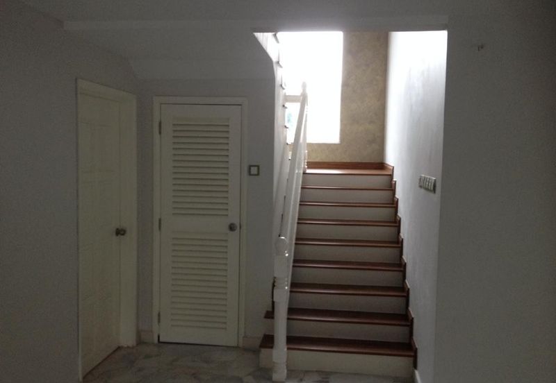 Oug 2 Storey Bungalow For Sale