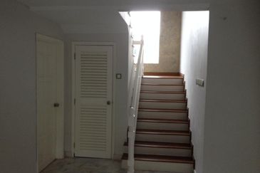 Oug 2 Storey Bungalow For Sale