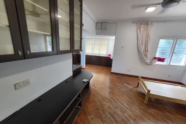 Oug / Happy Garden Corner House 3 Storey Gated Guarded For Rent