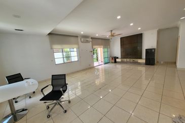 Oug / Happy Garden Corner House 3 Storey Gated Guarded For Rent