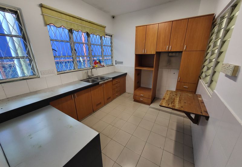 Oug / Happy Garden Corner House 3 Storey Gated Guarded For Rent